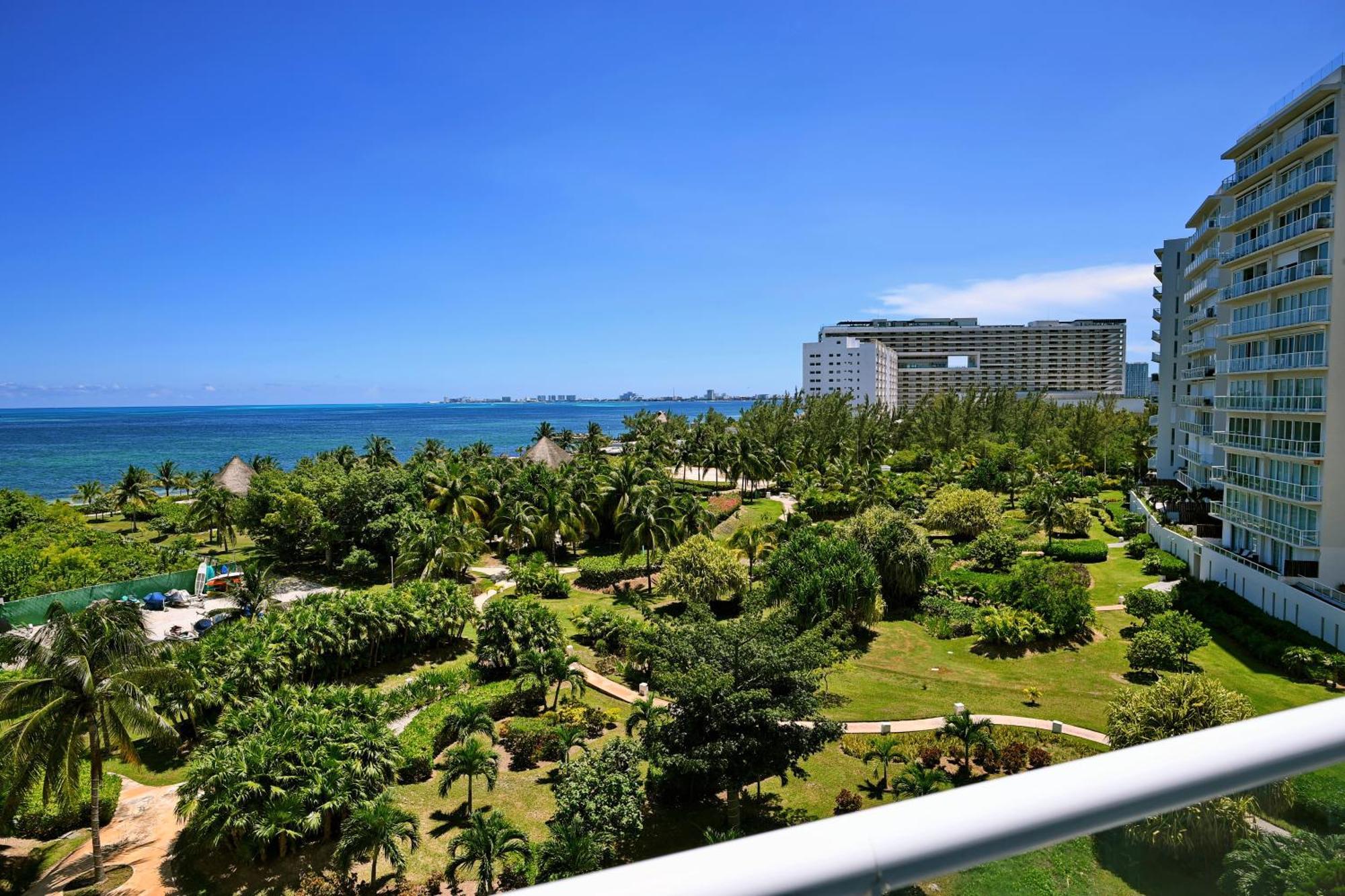 Beachfront Apartment Blue Vista Cancun Exterior photo