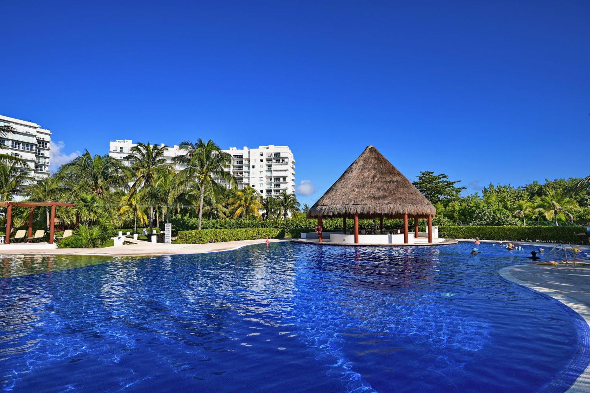 Beachfront Apartment Blue Vista Cancun Exterior photo